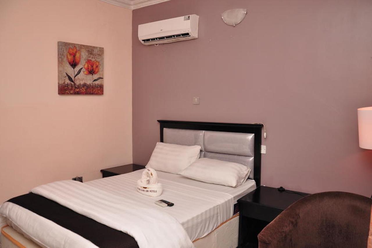 Grand Bank Link Hotel Otta Exterior photo